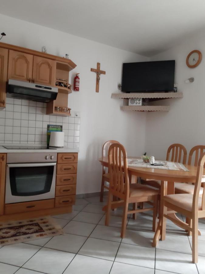 Apartmani Jozefina Omisalj Ruang foto