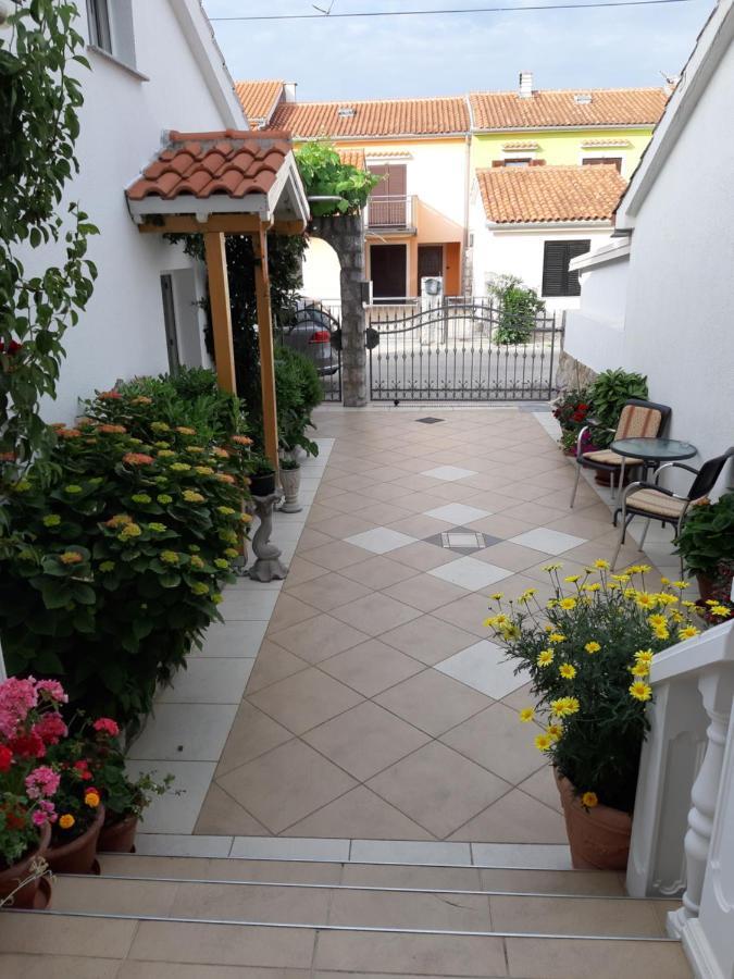 Apartmani Jozefina Omisalj Ruang foto