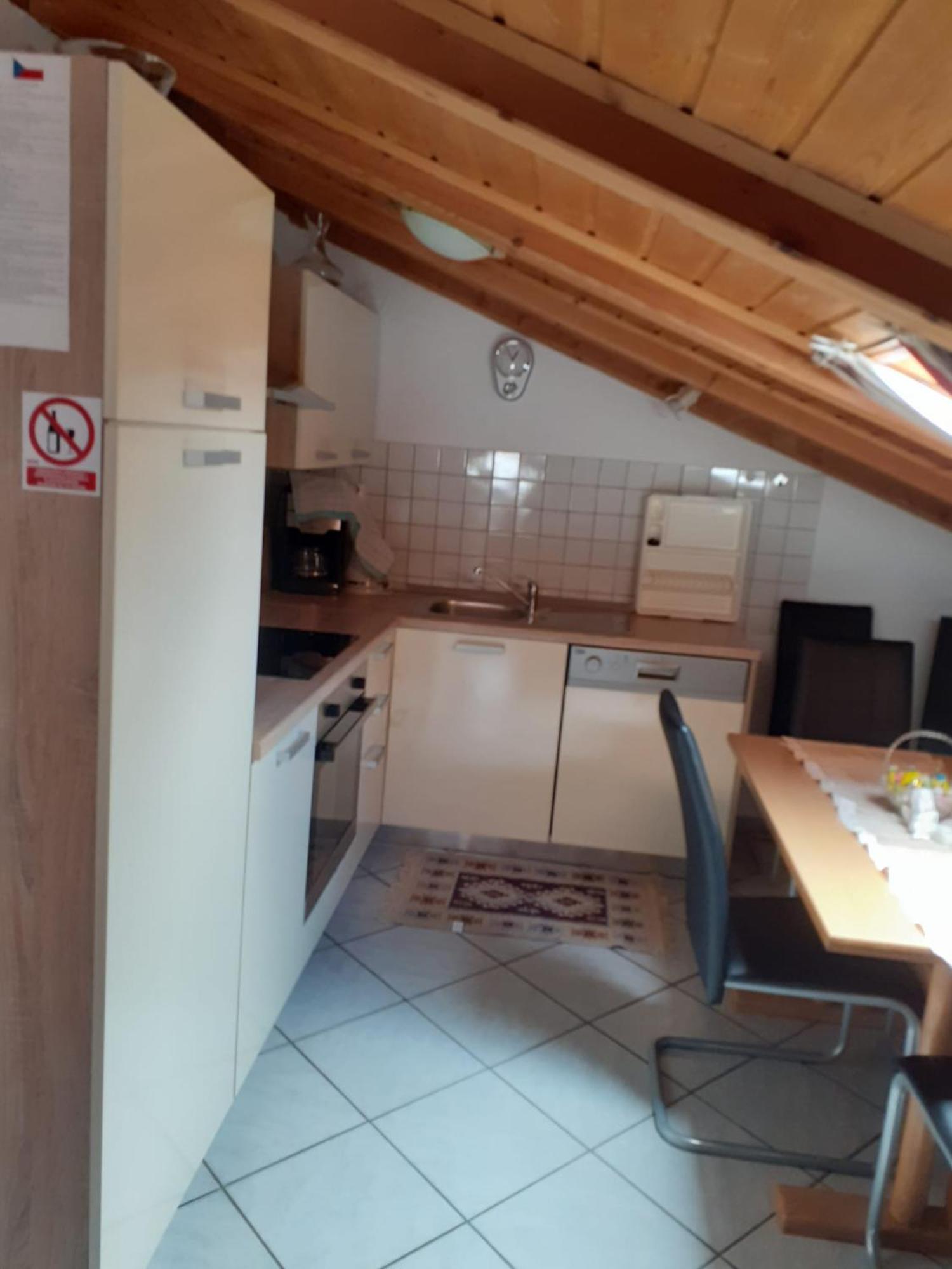 Apartmani Jozefina Omisalj Ruang foto