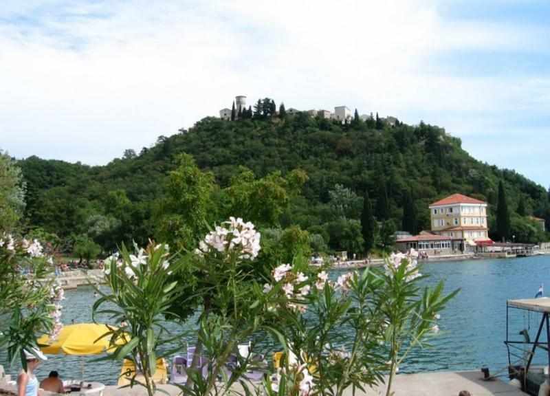 Apartmani Jozefina Omisalj Bagian luar foto