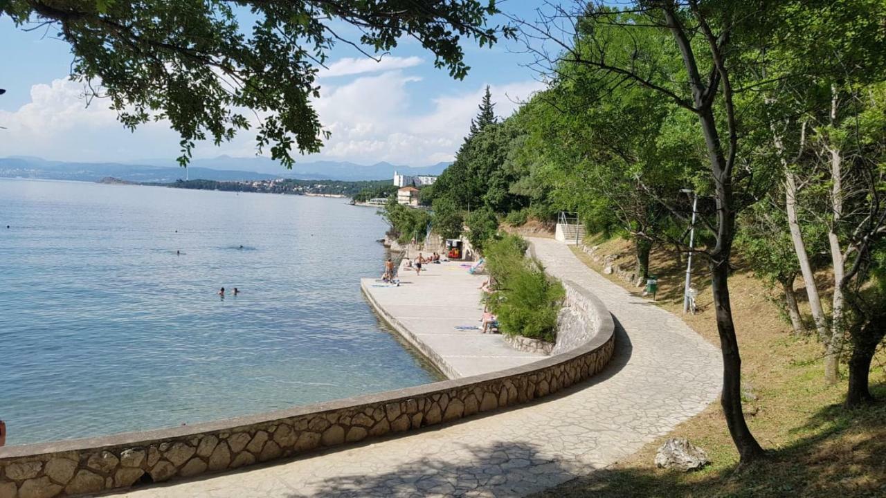 Apartmani Jozefina Omisalj Bagian luar foto